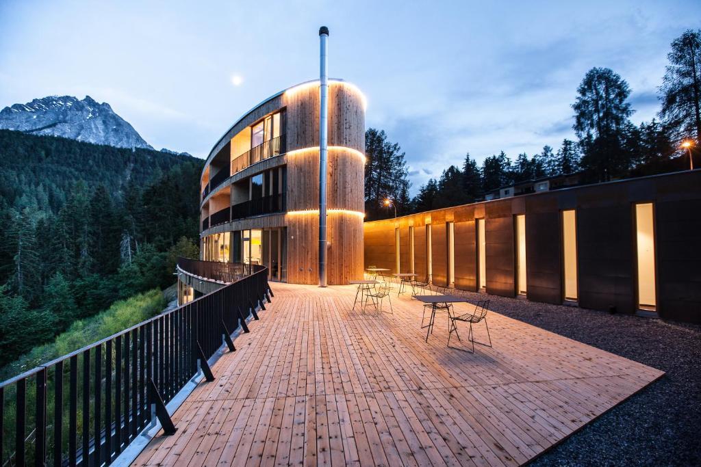 Hotel Arnica Scuol - Adults Only エクステリア 写真