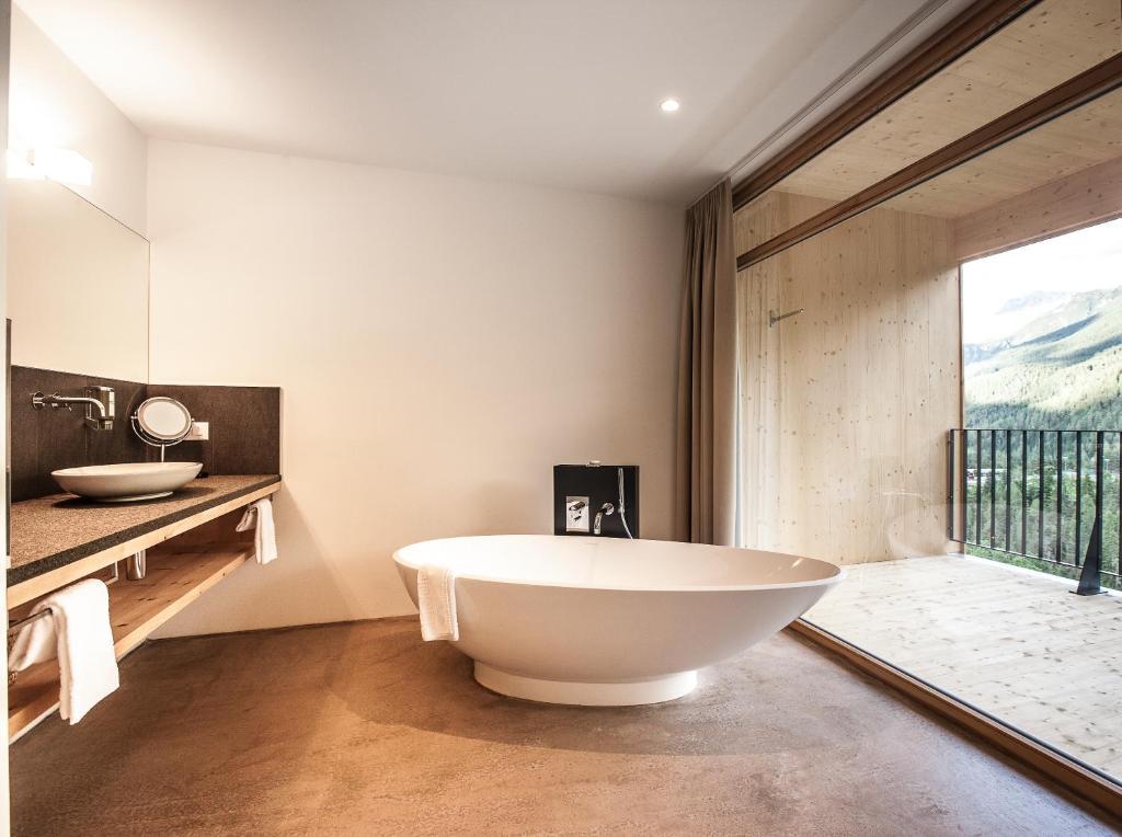 Hotel Arnica Scuol - Adults Only エクステリア 写真